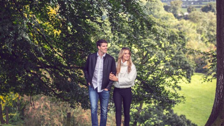 couple-in-the-garden-03