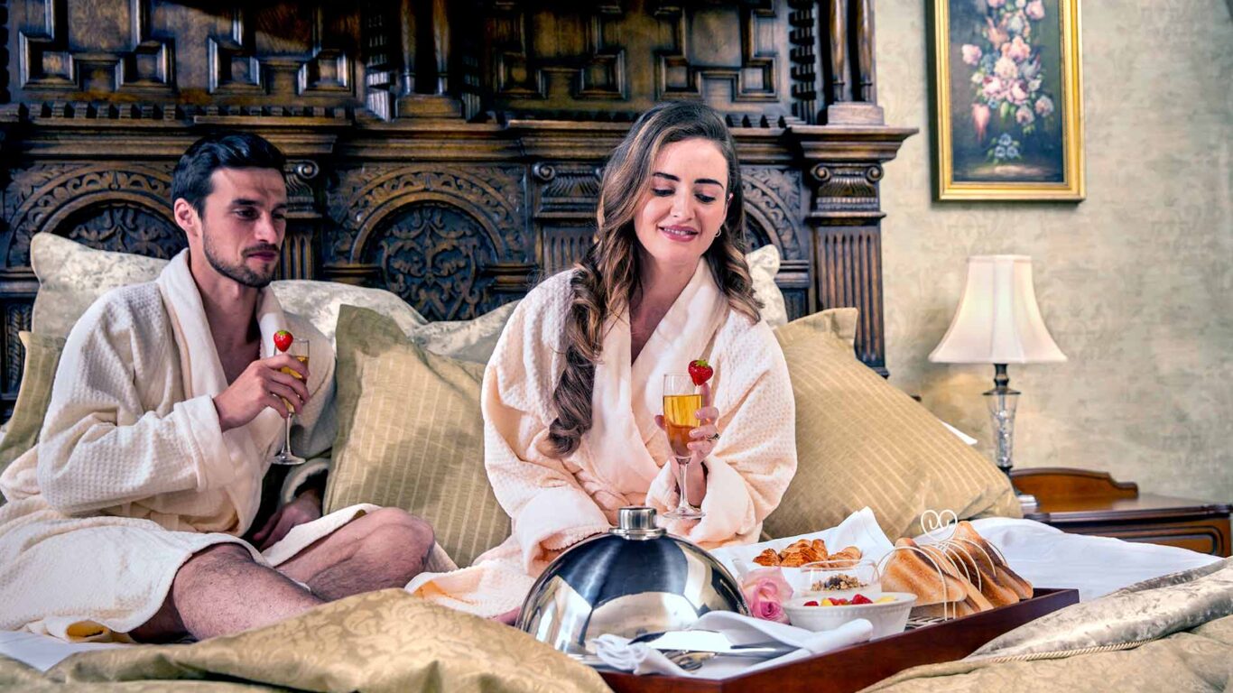 wedding-couple-room-02